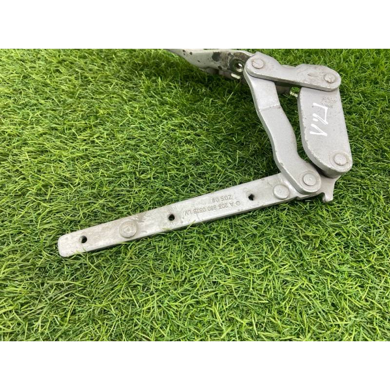 Петля капота (кузов и элементы) Mercedes-Benz C-class W203 1.8 M111.951 A2038800328