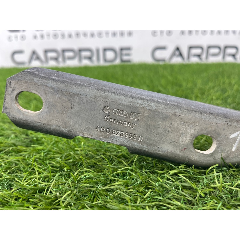 Петля капота (кузов и элементы) AUDI A6 C5 2001 2.5 AKE 4B0823302D