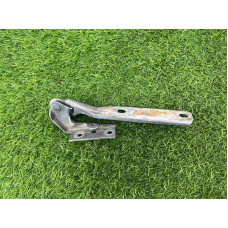 Петля капота