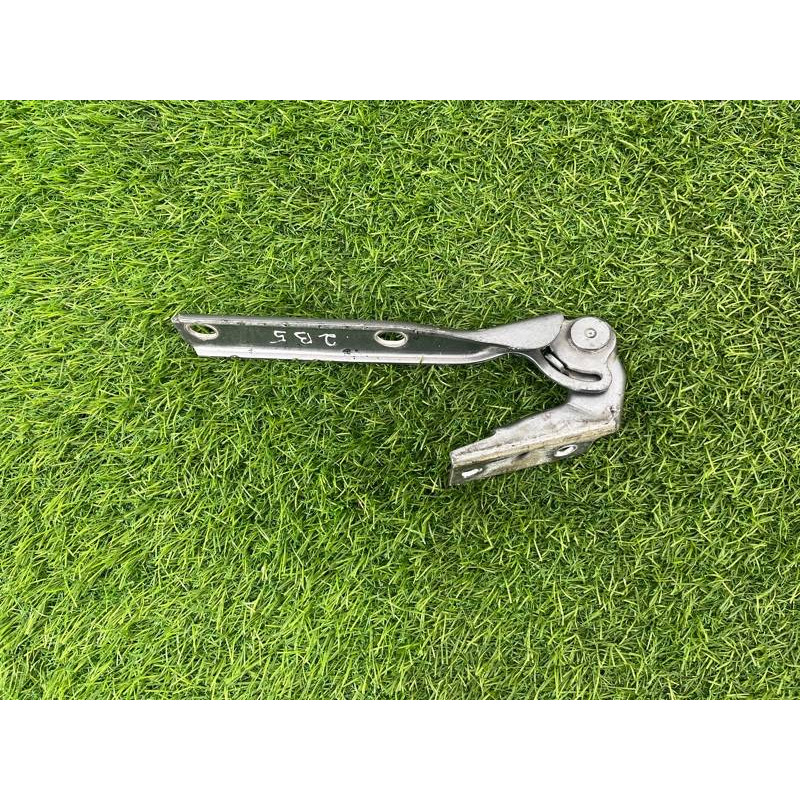 Петля капота (кузов и элементы) Volkswagen Passat B5 2003 2.5 AKN 3B0823302A