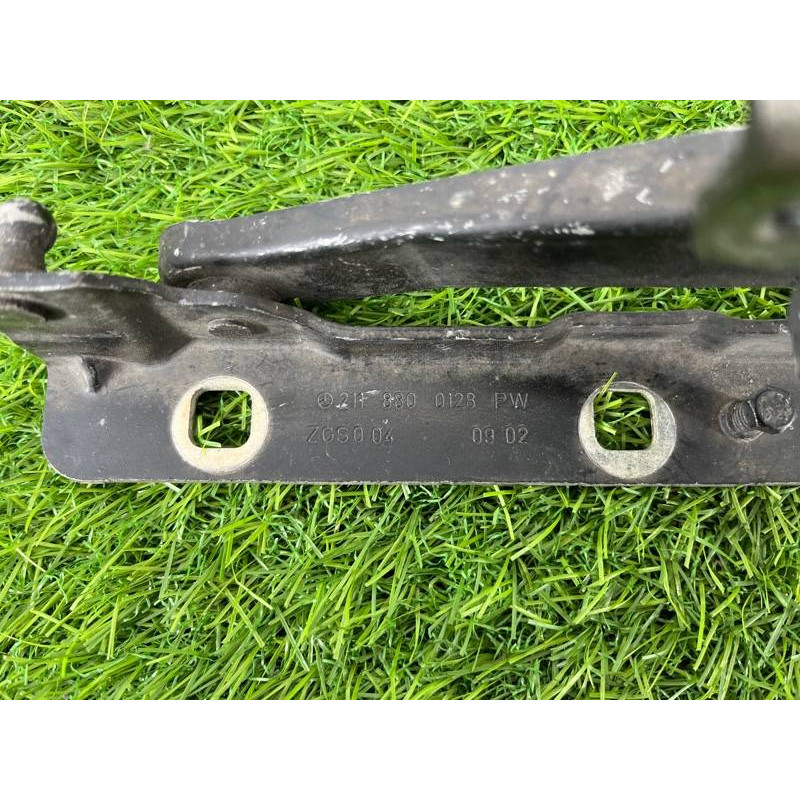 Петля капота (кузов и элементы) Mercedes-Benz E-class W211 2006 3.2 M112.946 A2118800128