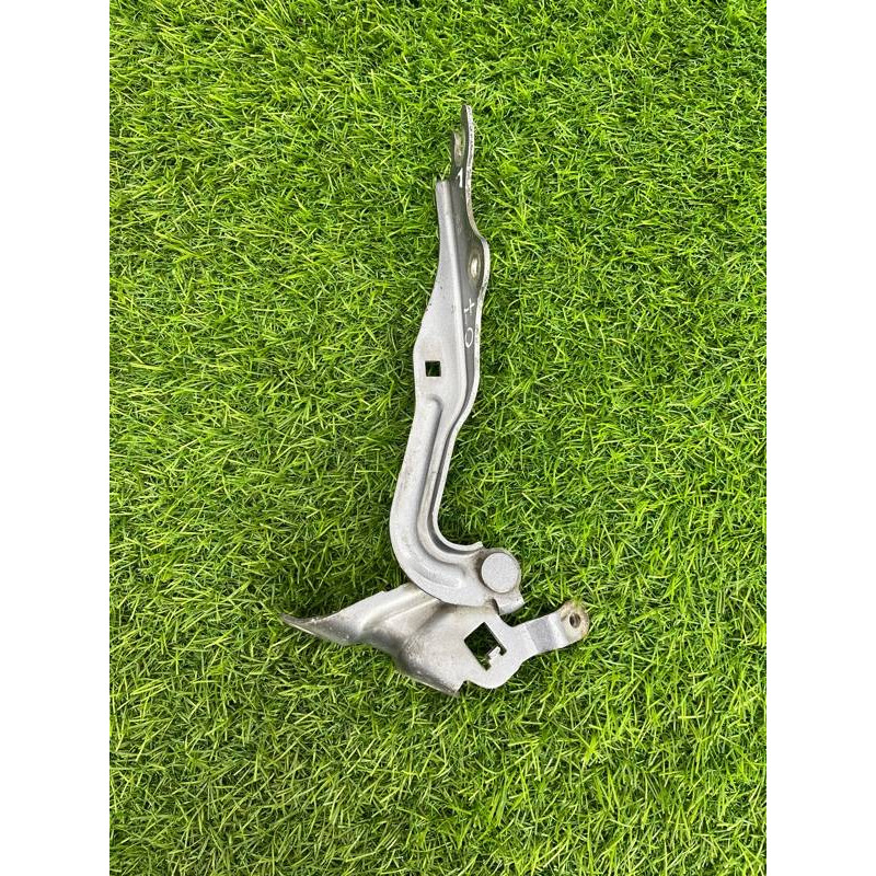 Петля капота (кузов и элементы) Mazda 6 GG 2004 2.0 RF5 GJ6A52410A