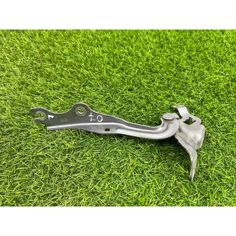 Петля капота (кузов и элементы) Mazda 6 GG 2004 2.0 RF5 GJ6A52410A