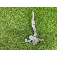 Петля капота