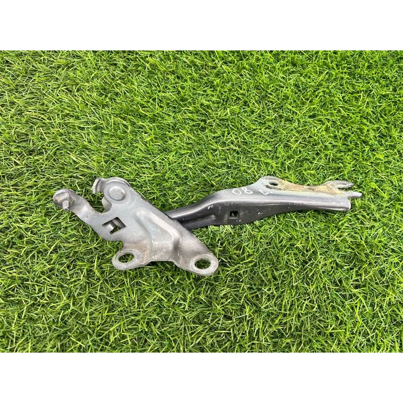 Петля капота (кузов и элементы) Mazda 6 GG 2007 2.0 RF7J GJ6A52410A