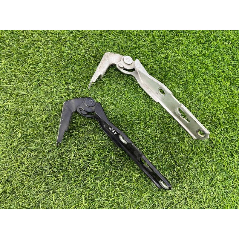 Петля капота (кузов и элементы) AUDI A4 B6 2003 2.0 ALT 8E0823301F