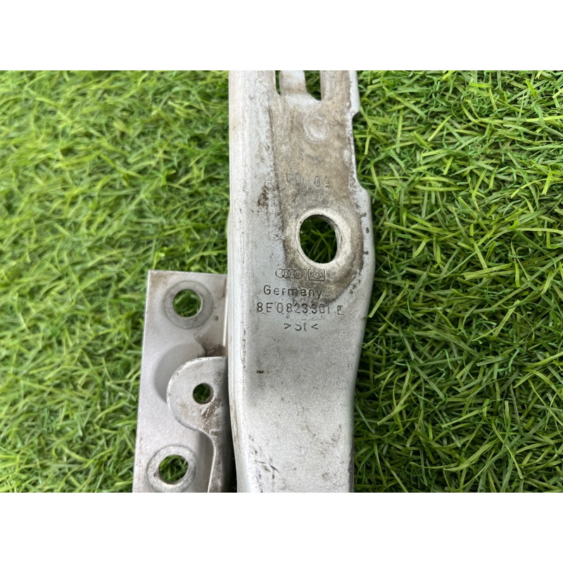 Петля капота (кузов и элементы) AUDI A4 B6 2003 2.0 ALT 8E0823301F