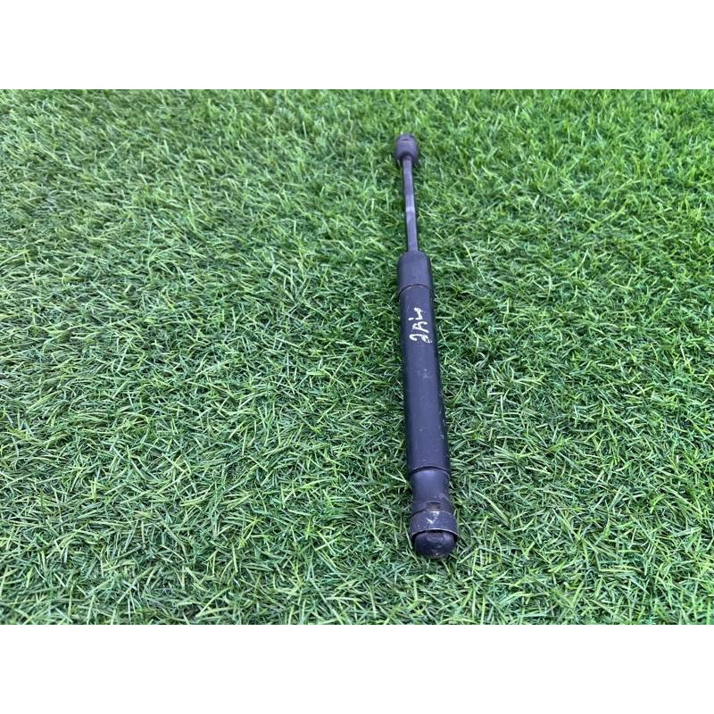 Амортизатор багажника (кузов и элементы) AUDI A4 B6 2003 1.8 BFB 4B5827552G