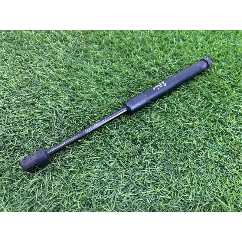 Амортизатор багажника (кузов и элементы) AUDI A4 B6 2003 1.8 BFB 4B5827552G