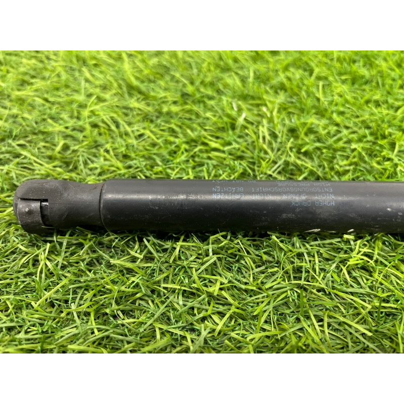 Амортизатор багажника (кузов и элементы) AUDI A4 B6 2003 1.8 BFB 4B5827552G