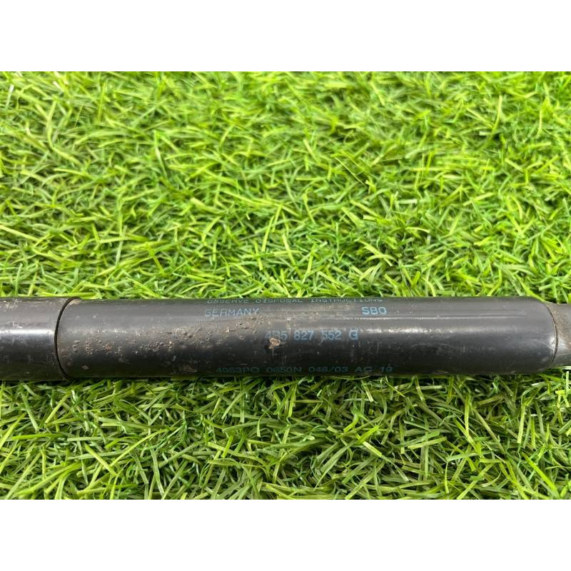 Амортизатор багажника (кузов и элементы) AUDI A4 B6 2003 1.8 BFB 4B5827552G