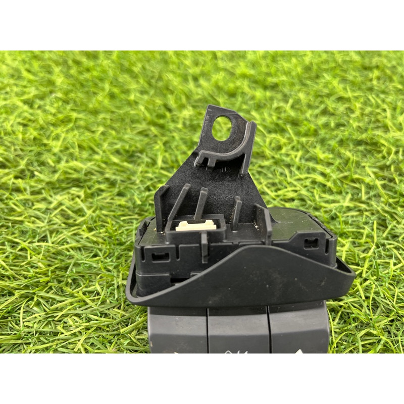 Кнопки руля (электрика / кнопки) Subaru Forester SK 2019 2.5 83158FL110