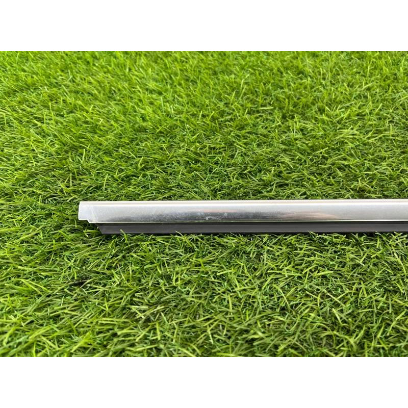 Молдинг скла (кузов і елементи) BMW 3-series E93 2010 3.0 N52 51337173552