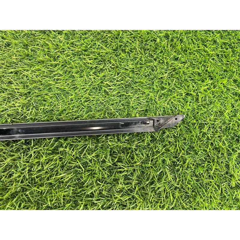 Молдинг стекла (кузов и элементы) Mercedes-Benz E-class W124 1990 3.2 A1246900280