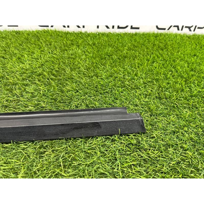 Молдинг стекла (кузов и элементы) LAND ROVER Range Rover P38 1996 4.6 Lucas ALR3146