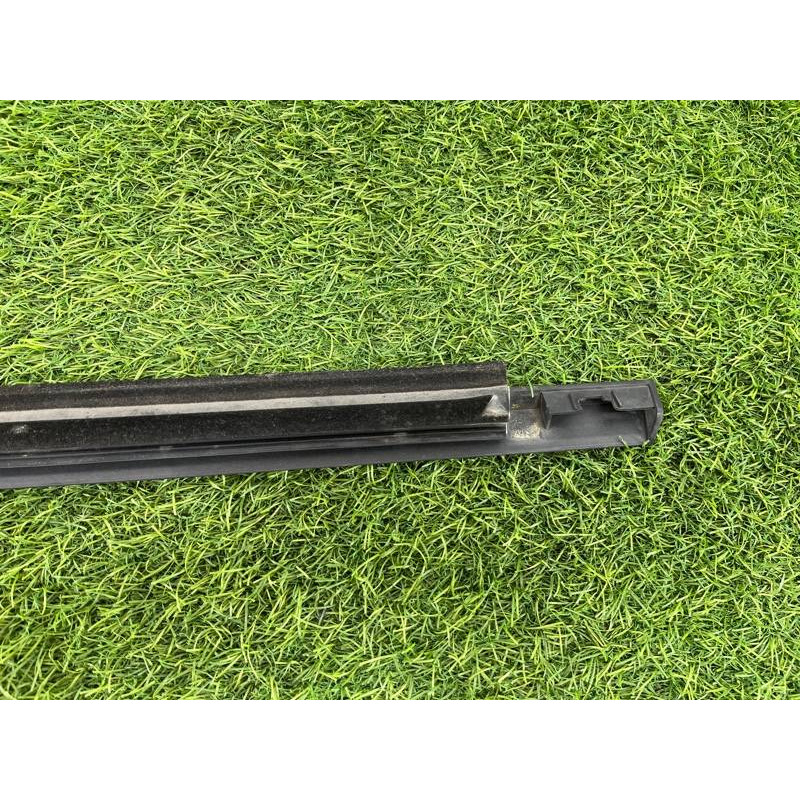 Молдинг стекла (кузов и элементы) LAND ROVER Range Rover P38 1996 4.6 Lucas ALR3146