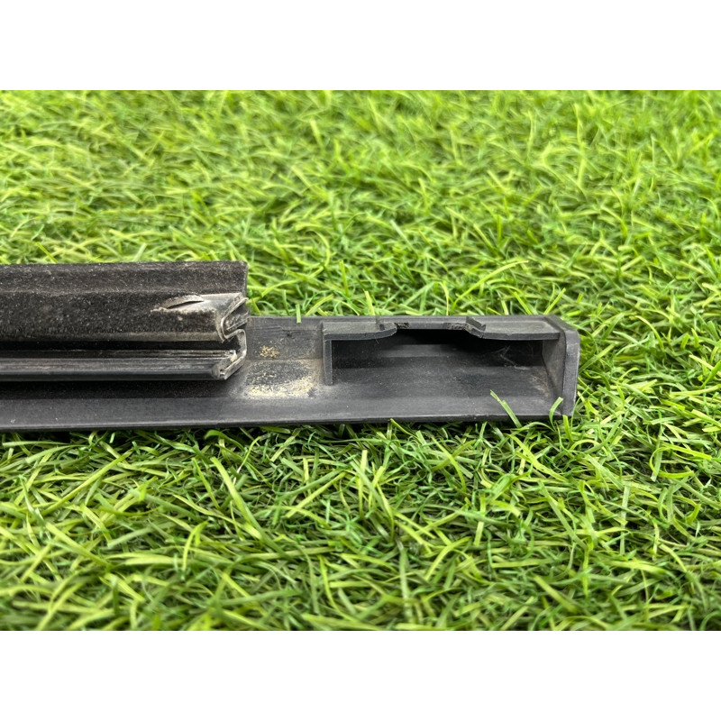 Молдинг стекла (кузов и элементы) LAND ROVER Range Rover P38 1996 4.6 Lucas ALR3146