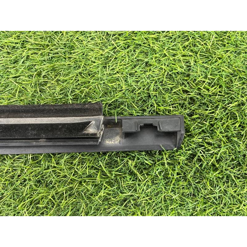 Молдинг стекла (кузов и элементы) LAND ROVER Range Rover P38 1996 4.6 Lucas ALR3146