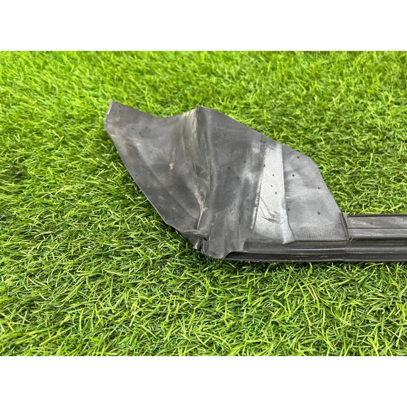 Внутрішній молдинг скла (зовнішні елементи кузова) BMW 3-series E93 2010 3.0 N52 51337187084