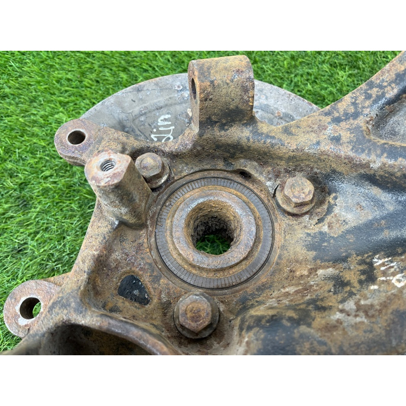 Цапфа подвески (подвеска) Opel Insignia A 2012 2.0 DTH 423561