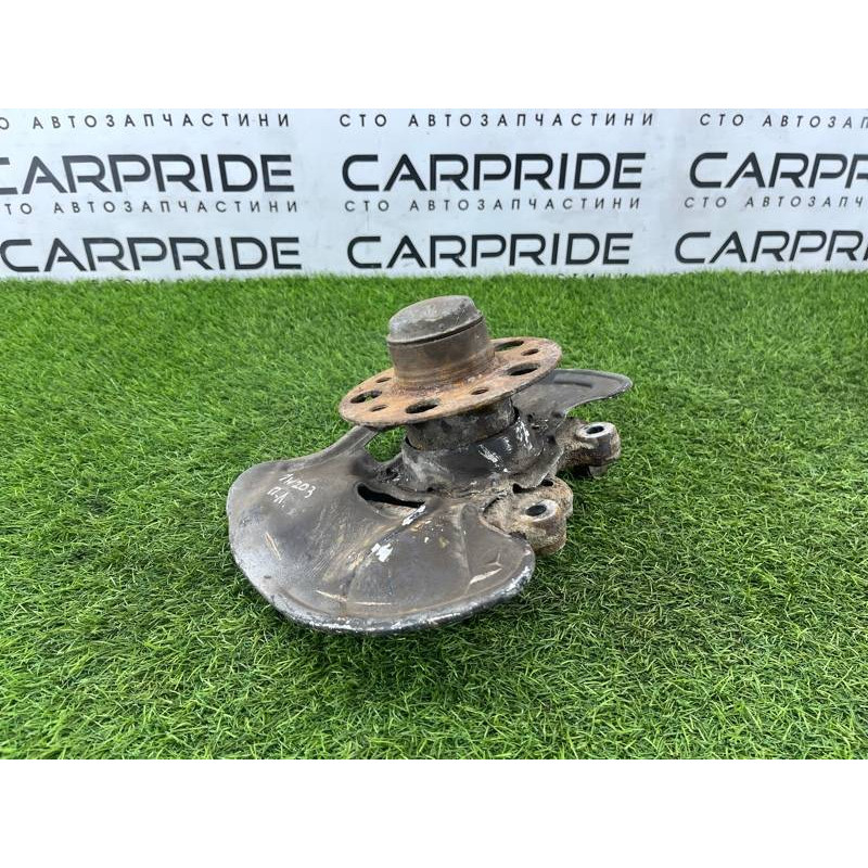 Поворотный кулак (подвеска) Mercedes-Benz C-class W203 1.8 M111.951 A2043320101