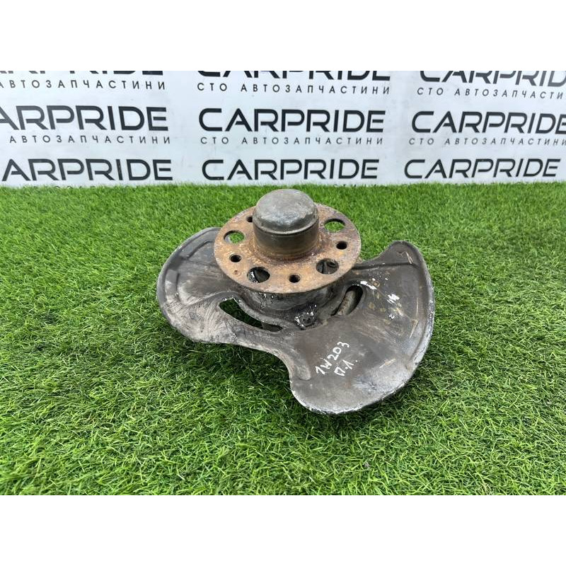 Поворотный кулак (подвеска) Mercedes-Benz C-class W203 1.8 M111.951 A2043320101