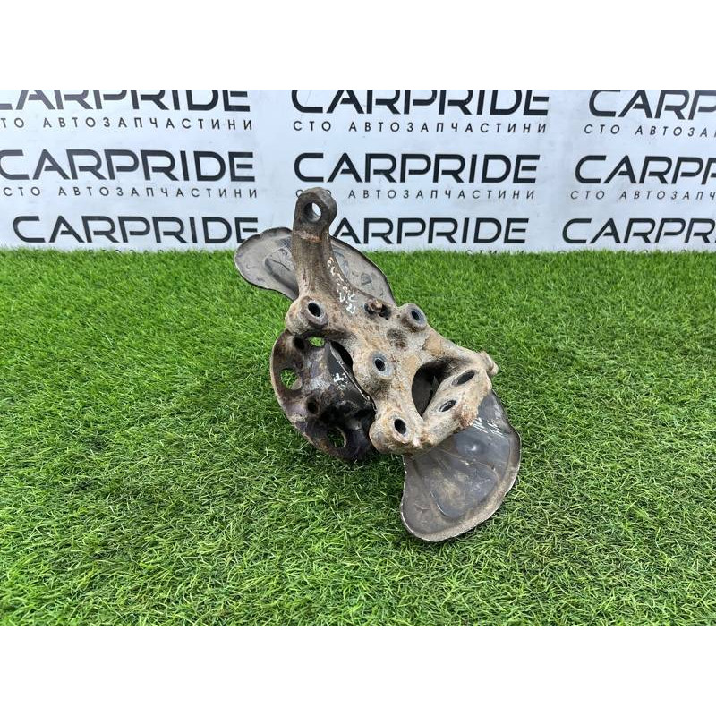 Поворотный кулак (подвеска) Mercedes-Benz C-class W203 1.8 M111.951 A2043320101