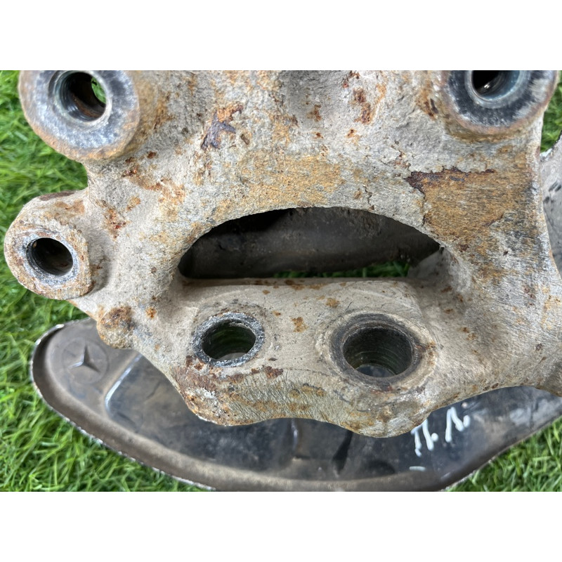 Поворотный кулак (подвеска) Mercedes-Benz C-class W203 1.8 M111.951 A2043320101