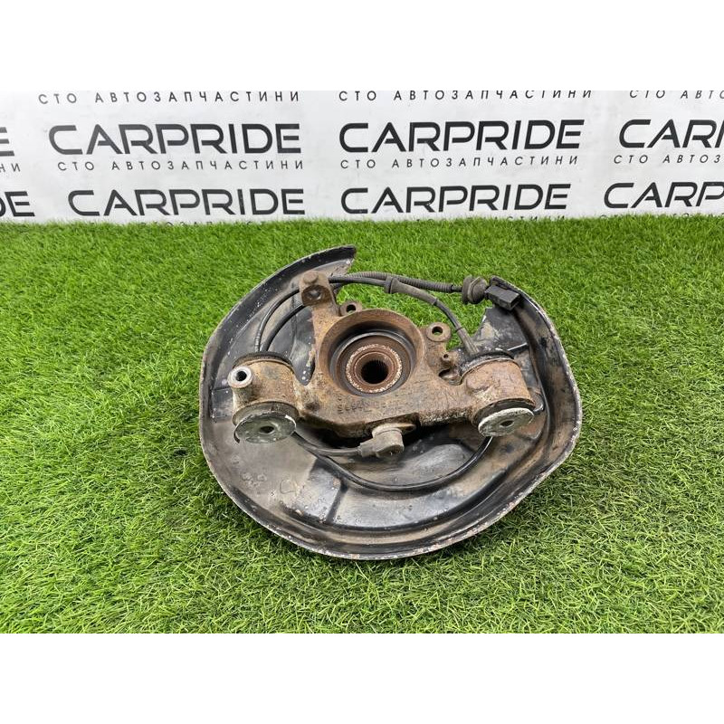 Цапфа подвески (подвеска) Volkswagen Passat B5 2003 2.5 AKN 8E0505435N