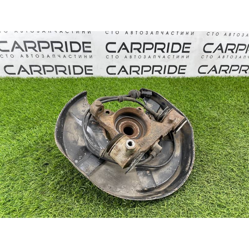 Цапфа подвески (подвеска) Volkswagen Passat B5 2003 2.5 AKN 8E0505435N