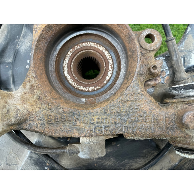 Цапфа подвески (подвеска) Volkswagen Passat B5 2003 2.5 AKN 8E0505435N