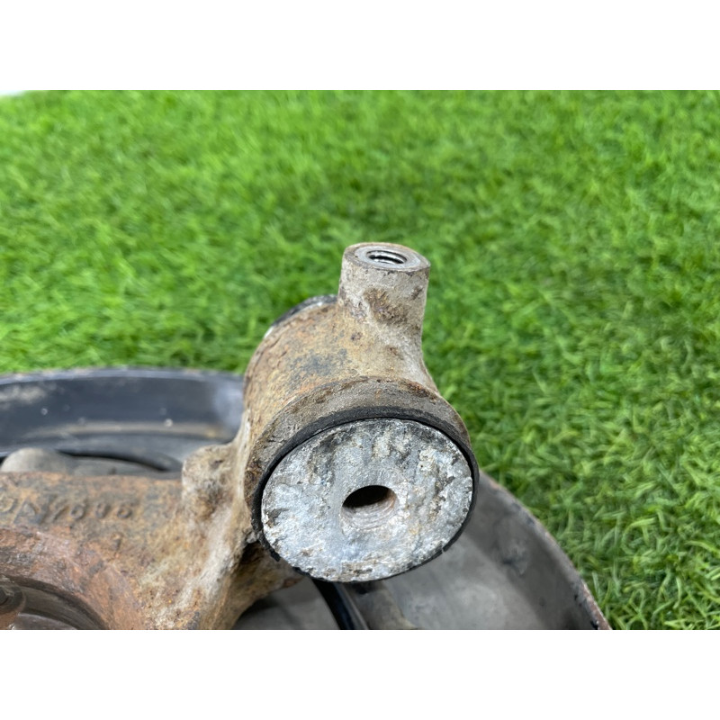 Цапфа подвески (подвеска) Volkswagen Passat B5 2003 2.5 AKN 8E0505435N