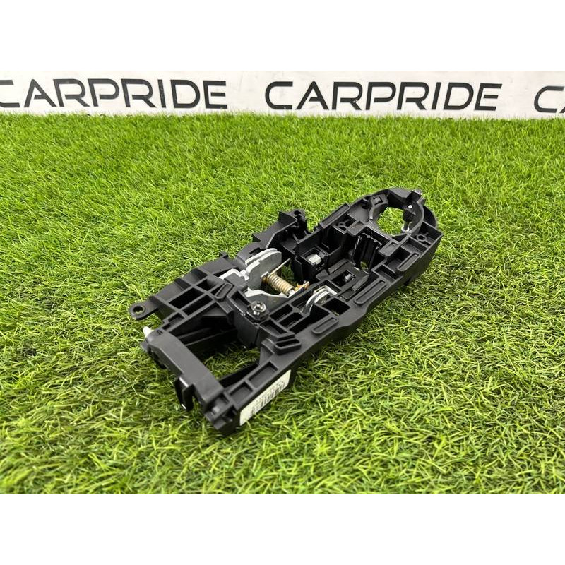 Кронштейн ручки дверей (кузов і елементи) BMW 5-series F10 2011 3.0 N55B30 51217175650