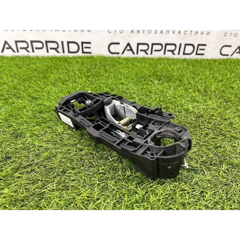 Кронштейн ручки дверей (кузов і елементи) BMW 5-series F10 2011 3.0 N55B30 51217175650