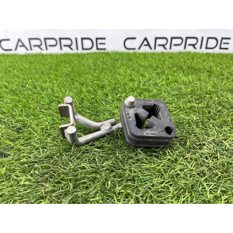 Подушка глушителя (выпускная система) BMW 5-series F10 2013 N63B44 18207589950