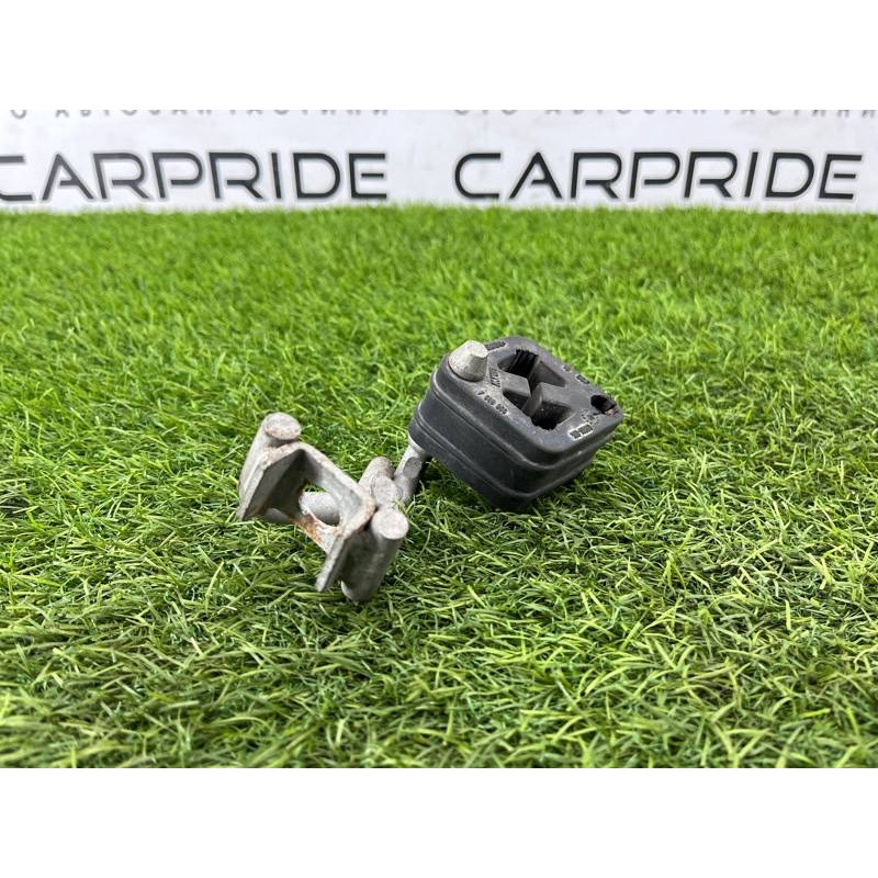 Подушка глушителя (выпускная система) BMW 5-series F10 2013 N63B44 18207589950