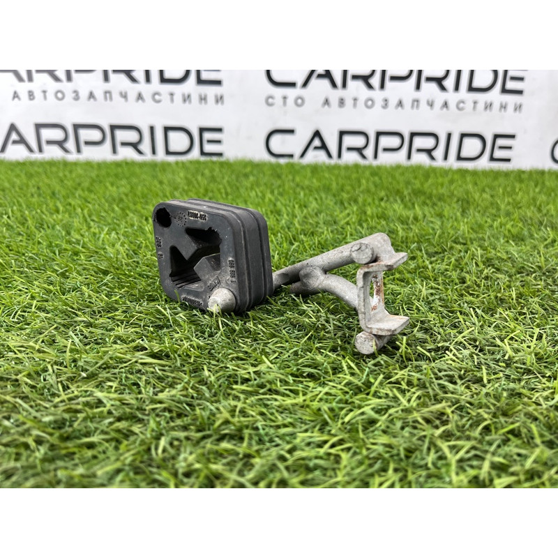 Подушка глушителя (выпускная система) BMW 5-series F10 2013 N63B44 18207589950