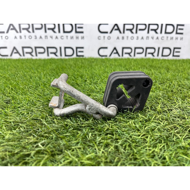 Подушка глушителя (выпускная система) BMW 5-series F10 2013 N63B44 18207589950