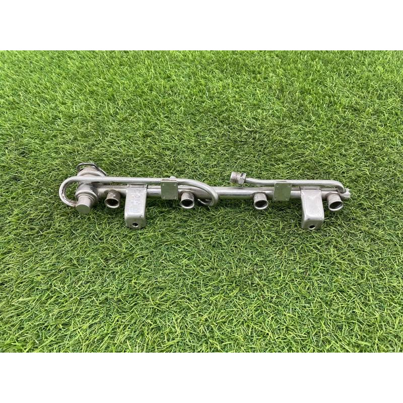 Топливная рампа (топливная система) AUDI A4 B6 2003 2.0 ALT 058133681C