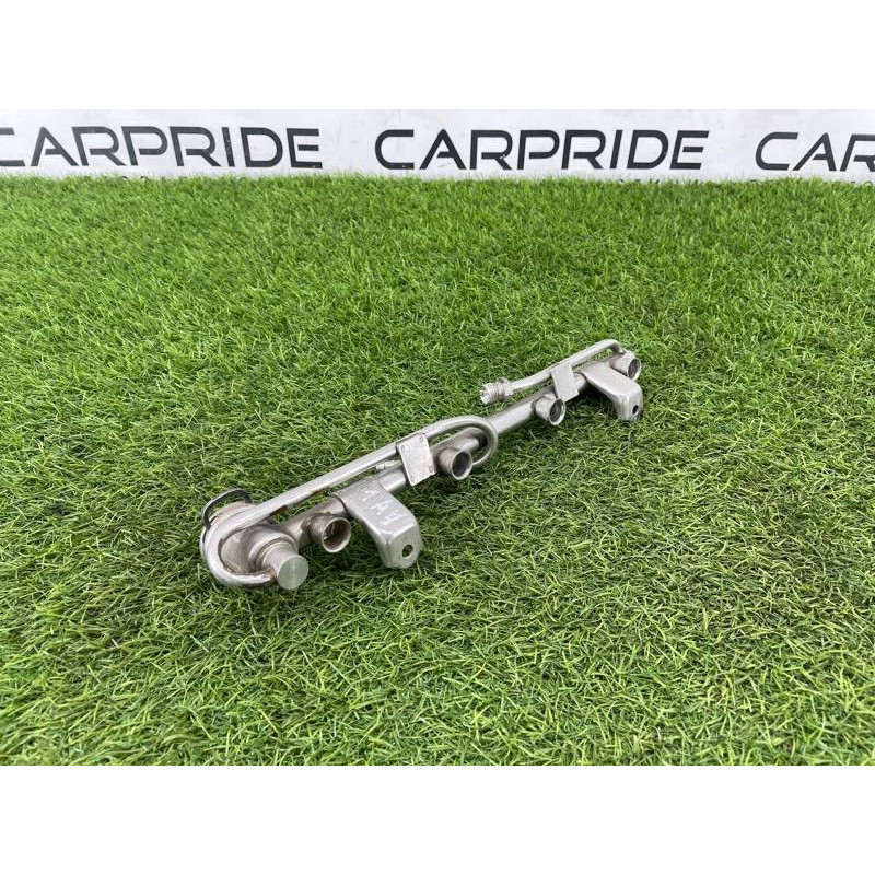 Топливная рампа (топливная система) AUDI A4 B6 2003 2.0 ALT 058133681C