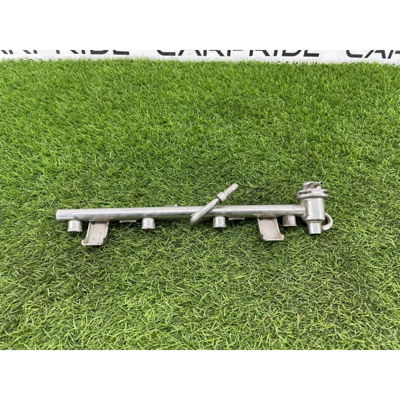 Топливная рампа (топливная система) AUDI A4 B6 2003 2.0 ALT 058133681C