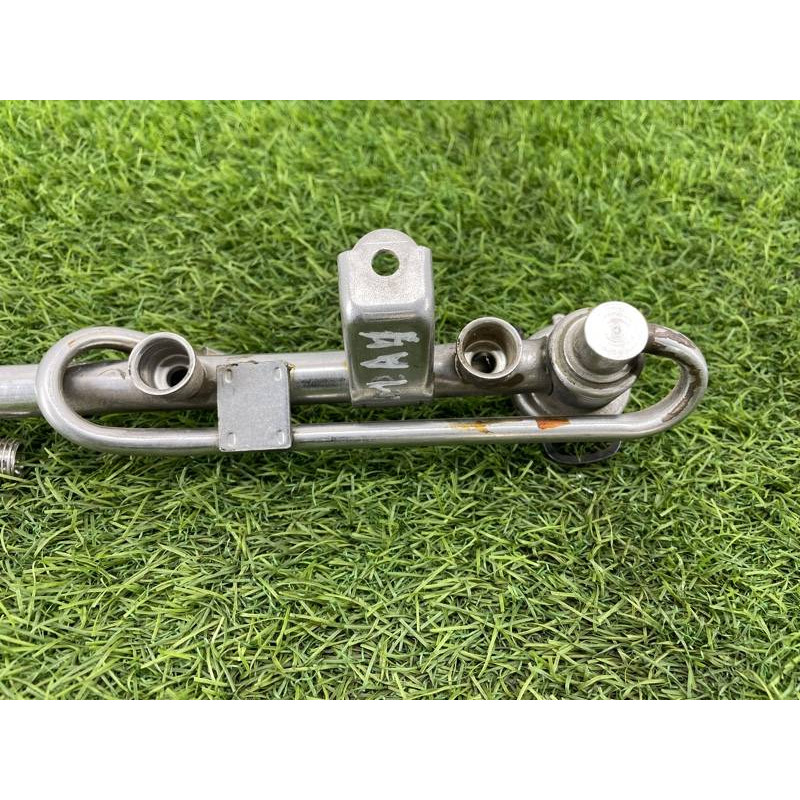 Топливная рампа (топливная система) AUDI A4 B6 2003 2.0 ALT 058133681C