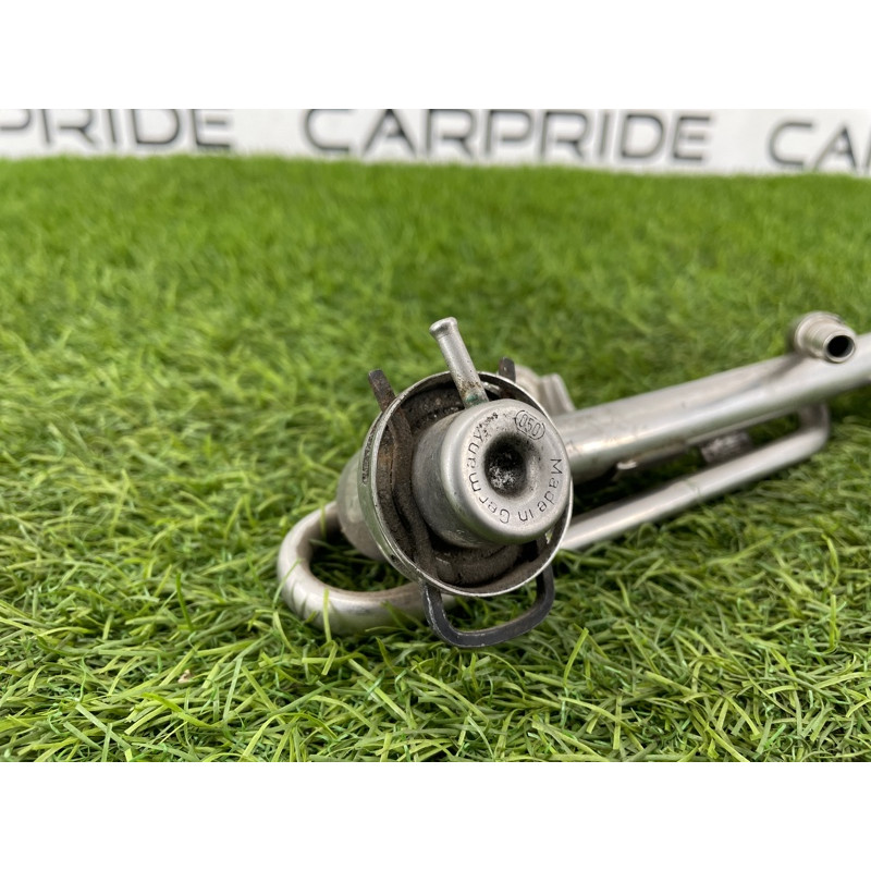 Топливная рампа (топливная система) AUDI A4 B6 2003 2.0 ALT 058133681C