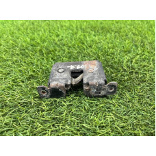 Замок капота