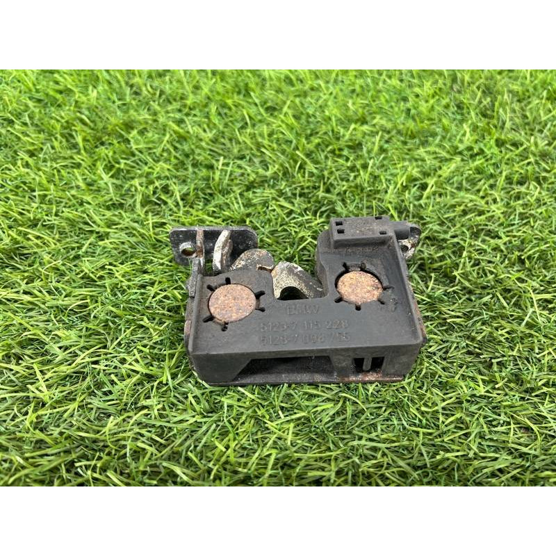 Замок капота (кузов и элементы) BMW 5-series E60 2004 M54B22 51237008755