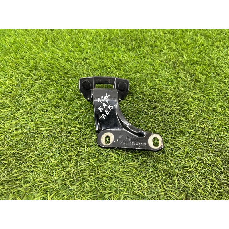 Петля багажника (кузов и элементы) Mercedes-Benz GL X164 2012 4.6 A1647401337