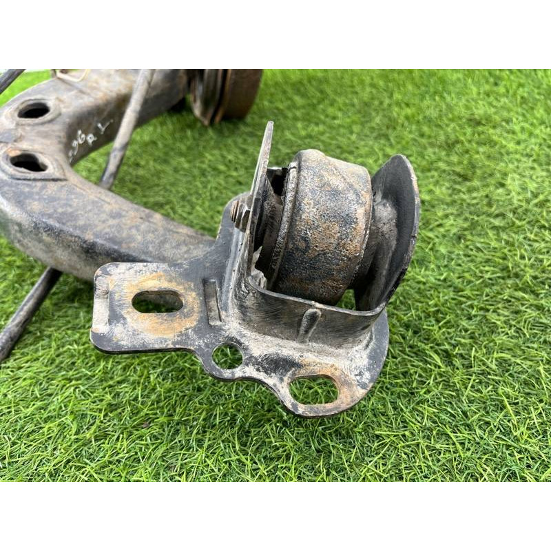 Цапфа подвески (подвеска) BMW 3-series E36 33321090449