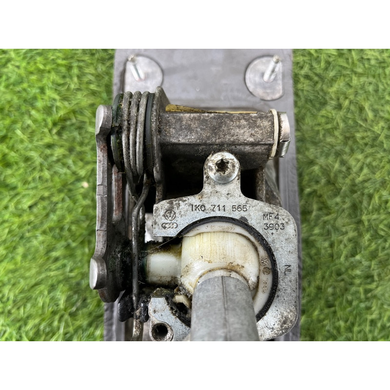 Кулиса КПП (трансмиссия) Volkswagen Golf 1K 2004 2.0 BKD 1K0711061A