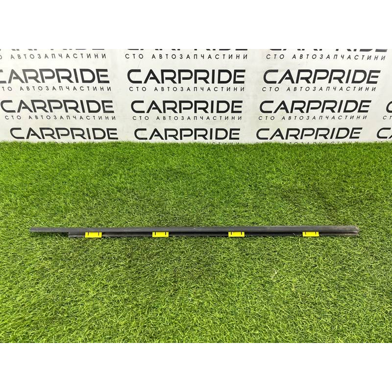 Молдинг стекла (кузов и элементы) Hyundai Santa Fe SM 2005 2.0 8222026000