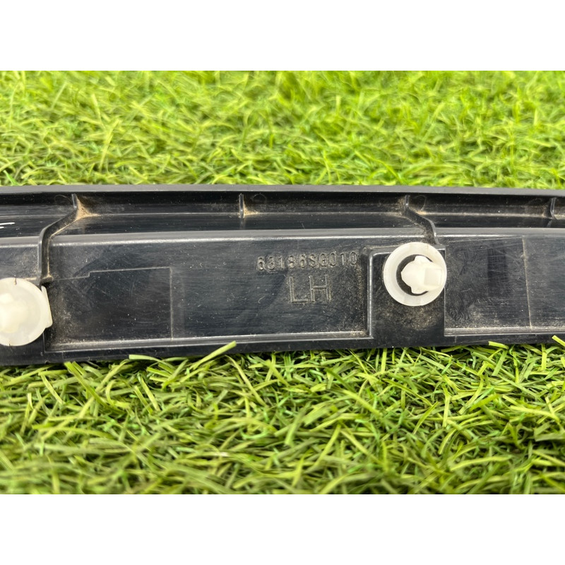 Накладка крышки багажника (кузов и элементы) Subaru Forester SJ 63186SG010
